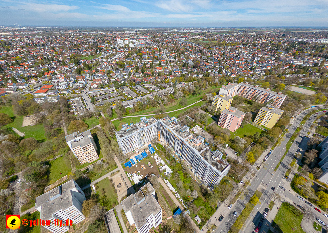21.04.2023 - Baustelle Fassadensanierung am Karl-Marx-Ring 11-21 in Neuperlach